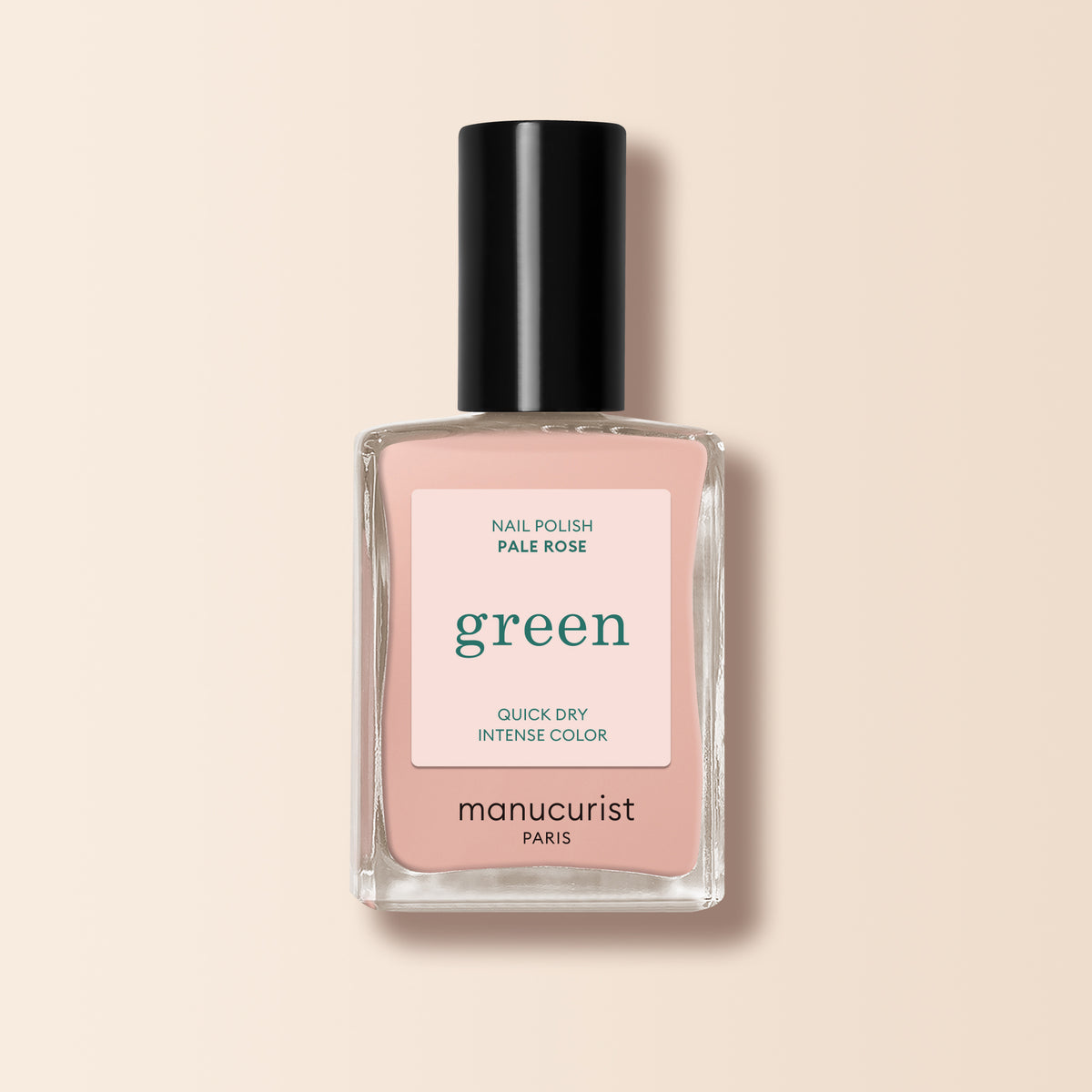 Pale Rose de Manucurist est un vernis à ongles rose pastel translucide dans un flacon rectangulaire transparent avec un bouchon noir et une étiquette rose clair, offrant une couleur intense et un séchage rapide.