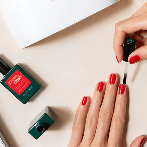 Sensitivity and allergies: be careful what you put on your nails!