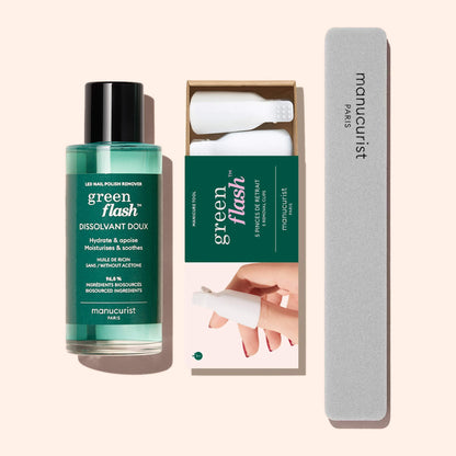 The Manucurist-us Green Flash™ Remover  Clips Duo, featuring plant-based remover, two white removal clips, and a gray nail file, is displayed on a light pink background.