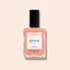 Le vernis à ongles Tangerine de Manucurist présente une teinte orange clair, avec un bouchon noir et une étiquette blanche ornée de texte vert et noir, sur un fond beige clair. Cette couleur vibrante apporte une touche vive à votre look.