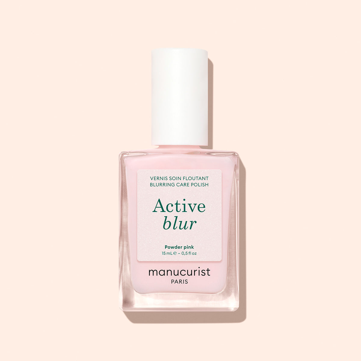 Un flacon de vernis Manucurist Active™ Blur rose poudré, dévoilant un fini mat impeccable, surmonté d&