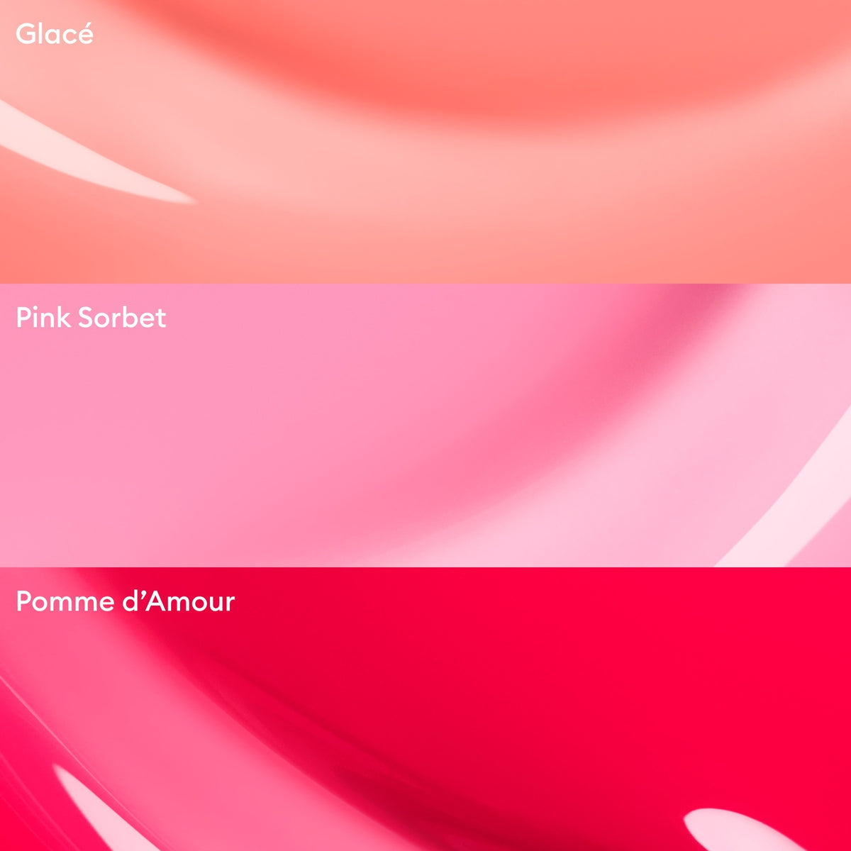 Les Curated Trios de Manucurist présentent trois swatches rectangulaires brillantes — Glacé (pêche), Pink Sorbet (rose clair) et Pomme d&