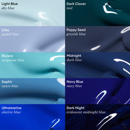 Une grille présente dix swatches de peinture bleue, comme le "Midnight" brillant de Manucurist. Chaque teinte est nommée et décrite, rappelant l&