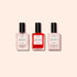 Le Basic Kit Manucurist est présenté avec trois flacons côte à côte sur un fond beige clair. Idéal pour des manchettes effet gel, le coffret comprend un Base Coat, un vernis rouge éclatant et un Top Coat, tous dotés d&