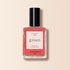 Un flacon de vernis à ongles Pulp de Manucurist avec un bouchon noir et une étiquette rose et blanche indiquant Quick Dry Intense Color. Idéal pour les fans de la teinte Pamplemousse, ce vernis de la gamme Green se distingue sur un fond beige clair.