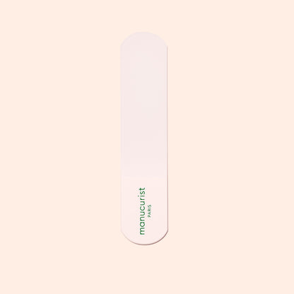 A single pink nail file with rounded ends and the green Manucurist-us logo, ideal for pairing with the Manucurist-us Glass Foot File to exfoliate heels and achieve soft, smooth skin.
