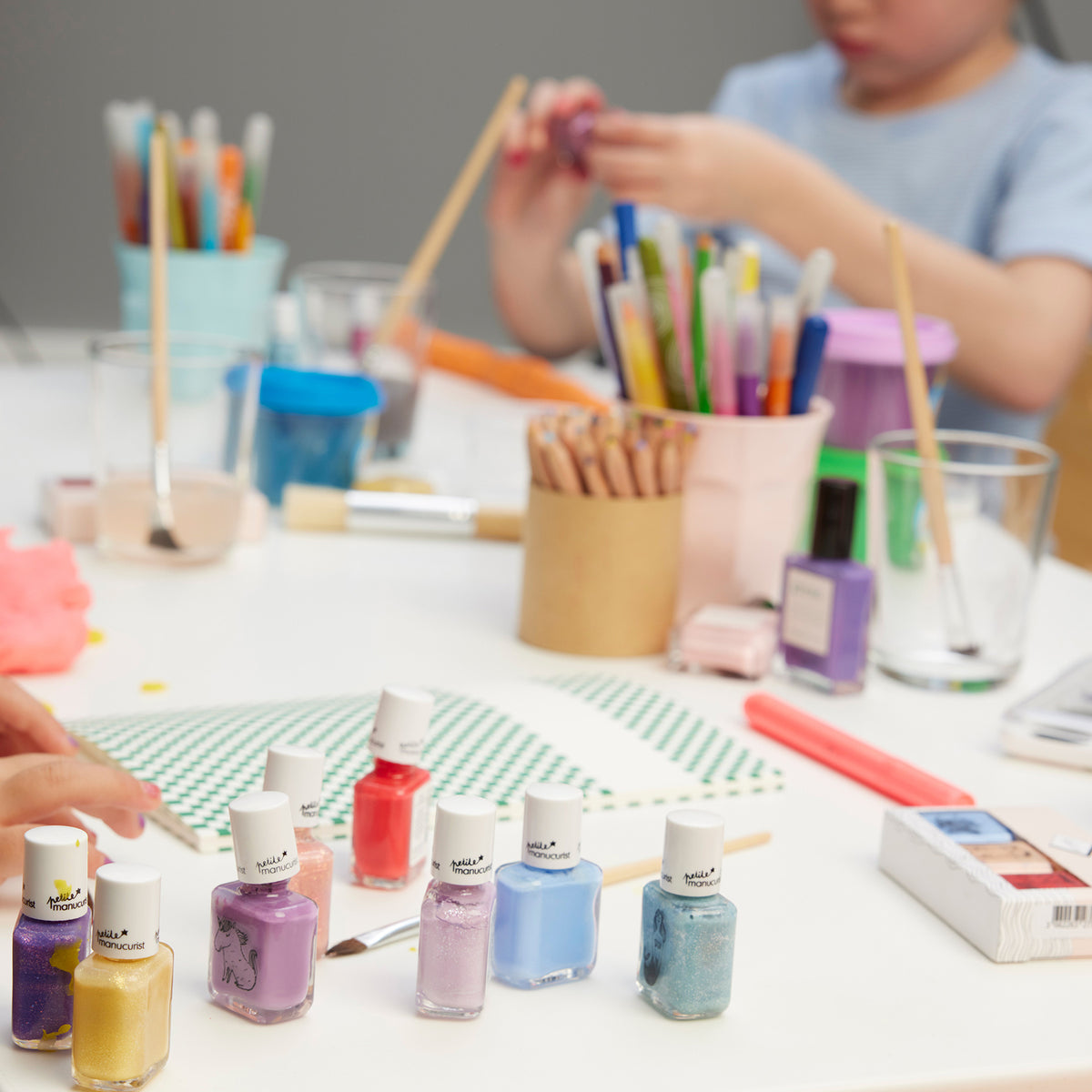 A table with Manucurist’s Pia the Bee kids&