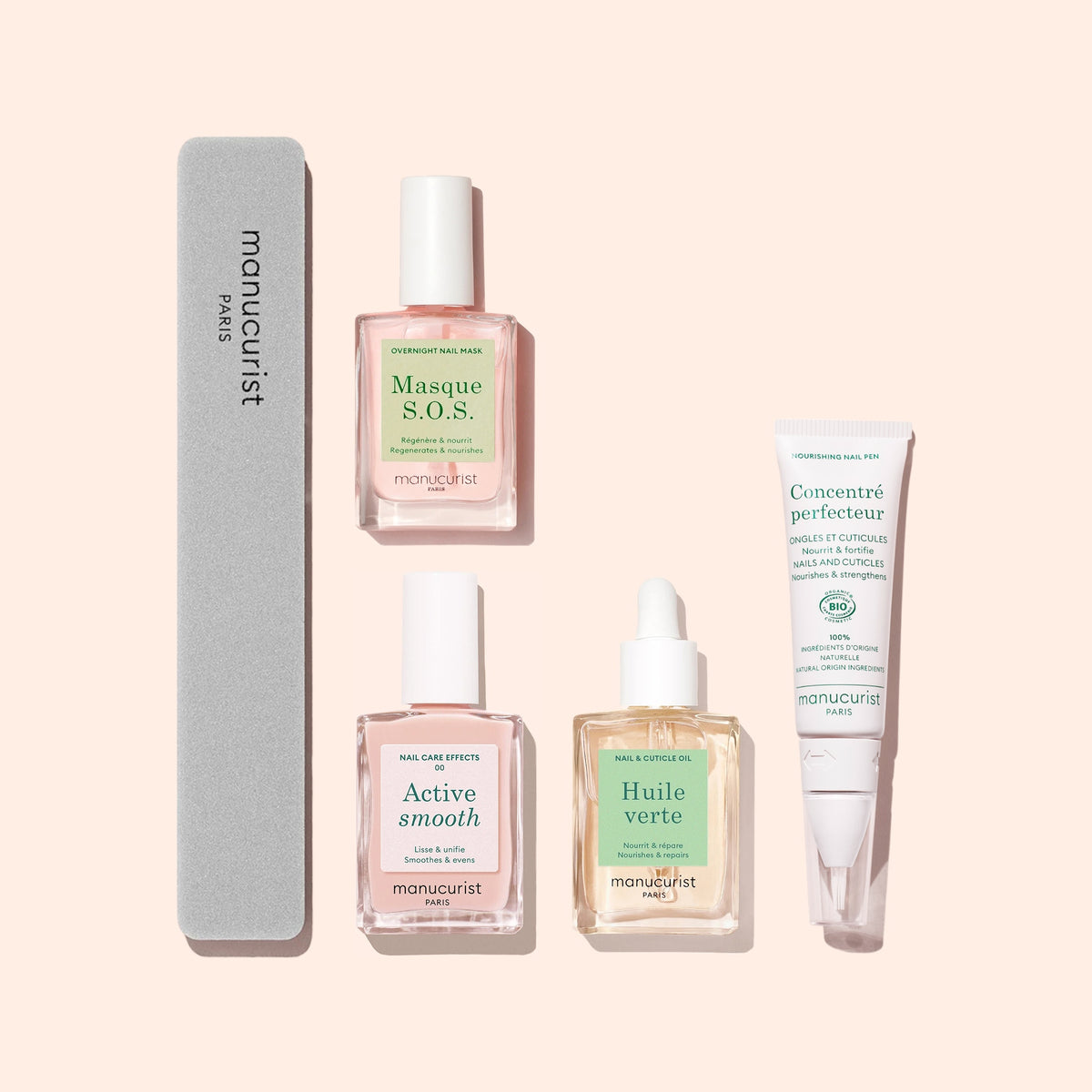 Le coffret Starter Routine Ongles Striés de Manucurist présente quatre soins de manucure sur un fond rose clair : une lime à ongles grise, le Masque S.O.S., Active Smooth, l&