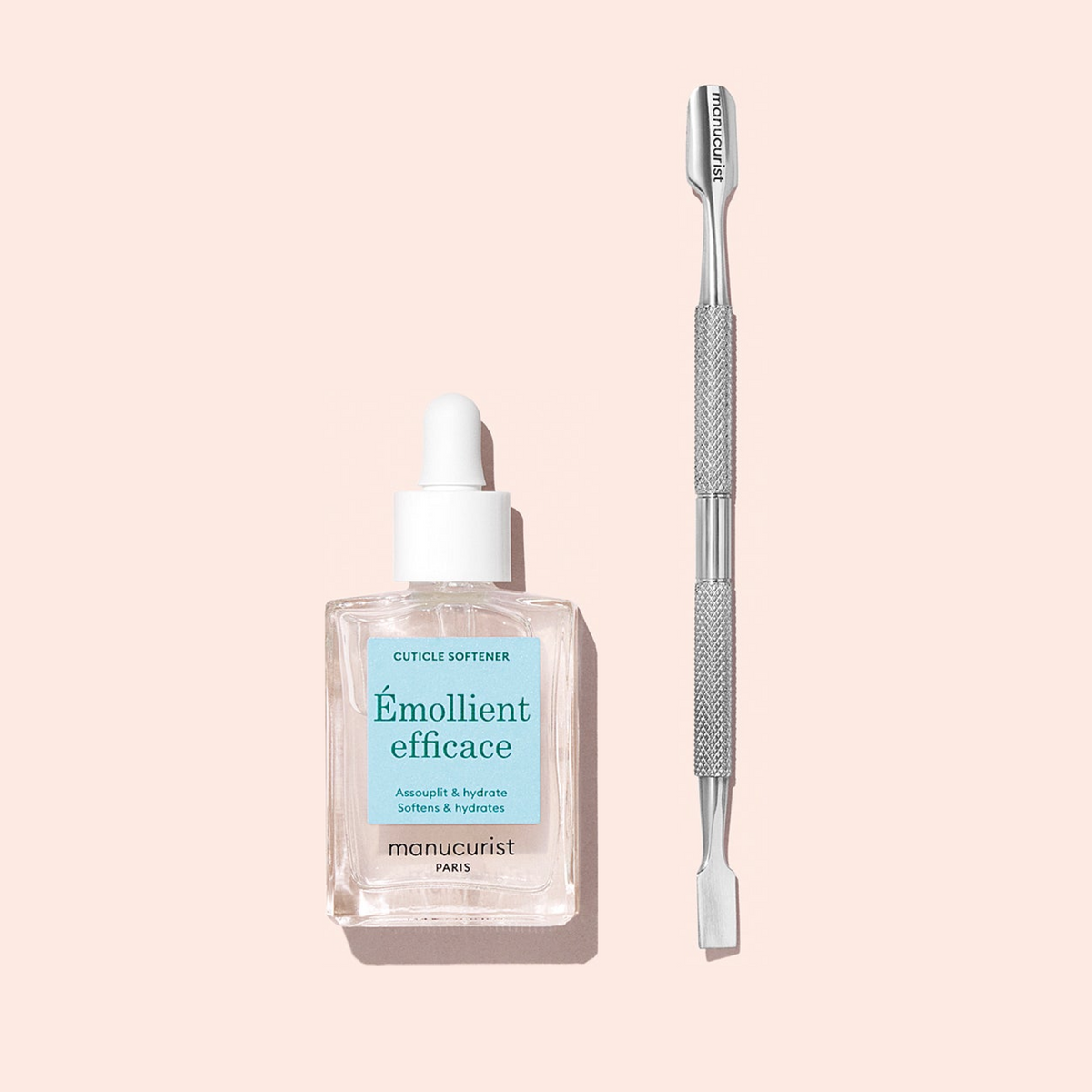 Une boîte de 20 bâtonnets repousse-cuticules en bois Manucurist posée sur un fond rose clair — les outils indispensables pour des ongles parfaitement préparés.