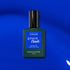 Un flacon de vernis LED bleu électrique Ultramarine de Manucurist.